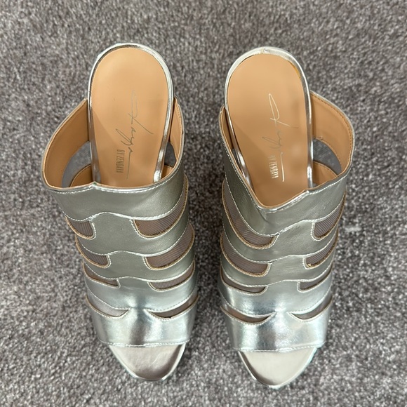 Daya by Zendaya - Picture 2 of 6